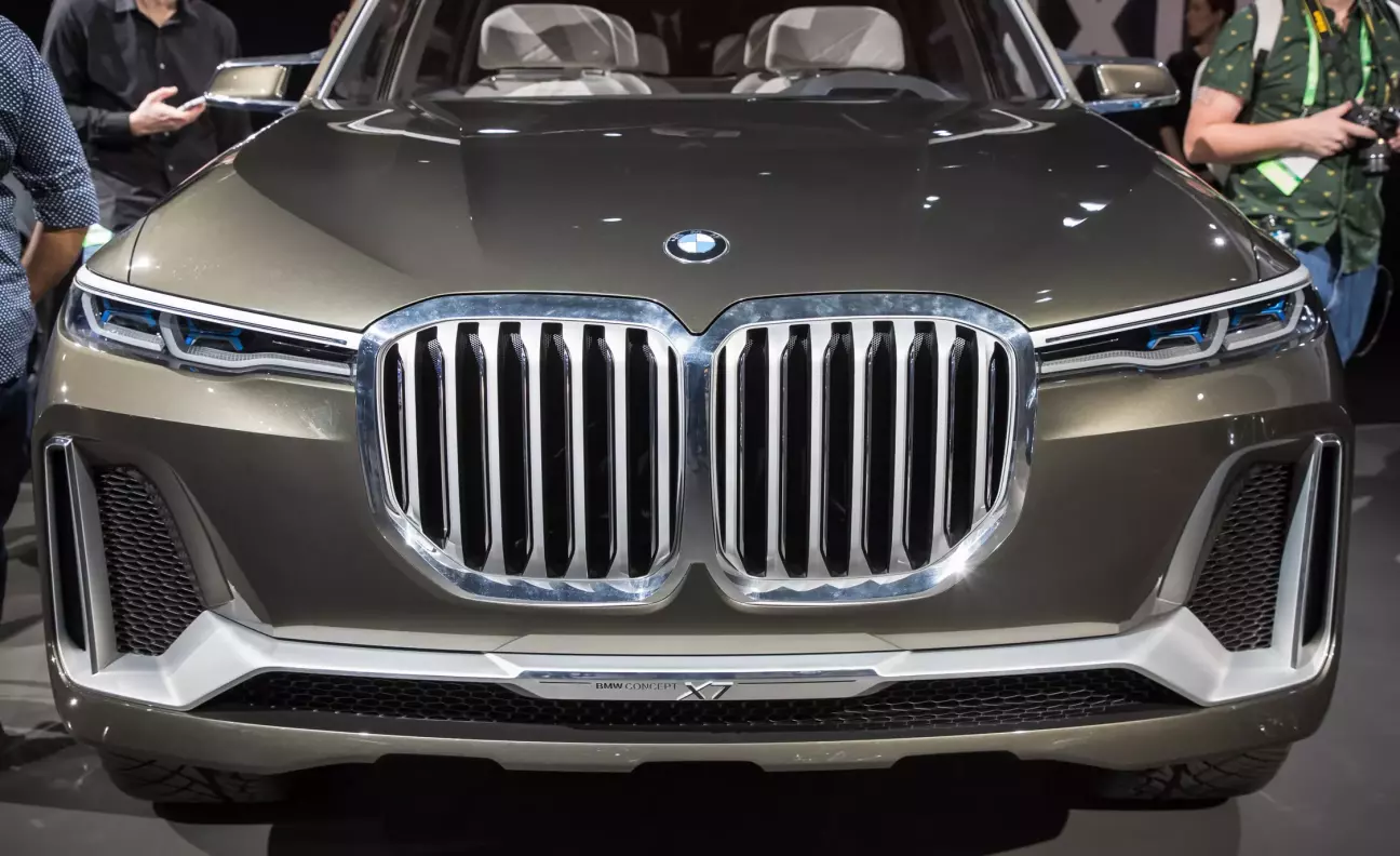 Прикольний напис BMW Concept X7