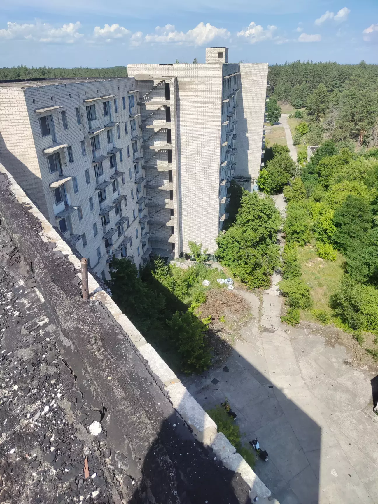 Почти что город призрак Орбита и мотоциклы снизу)