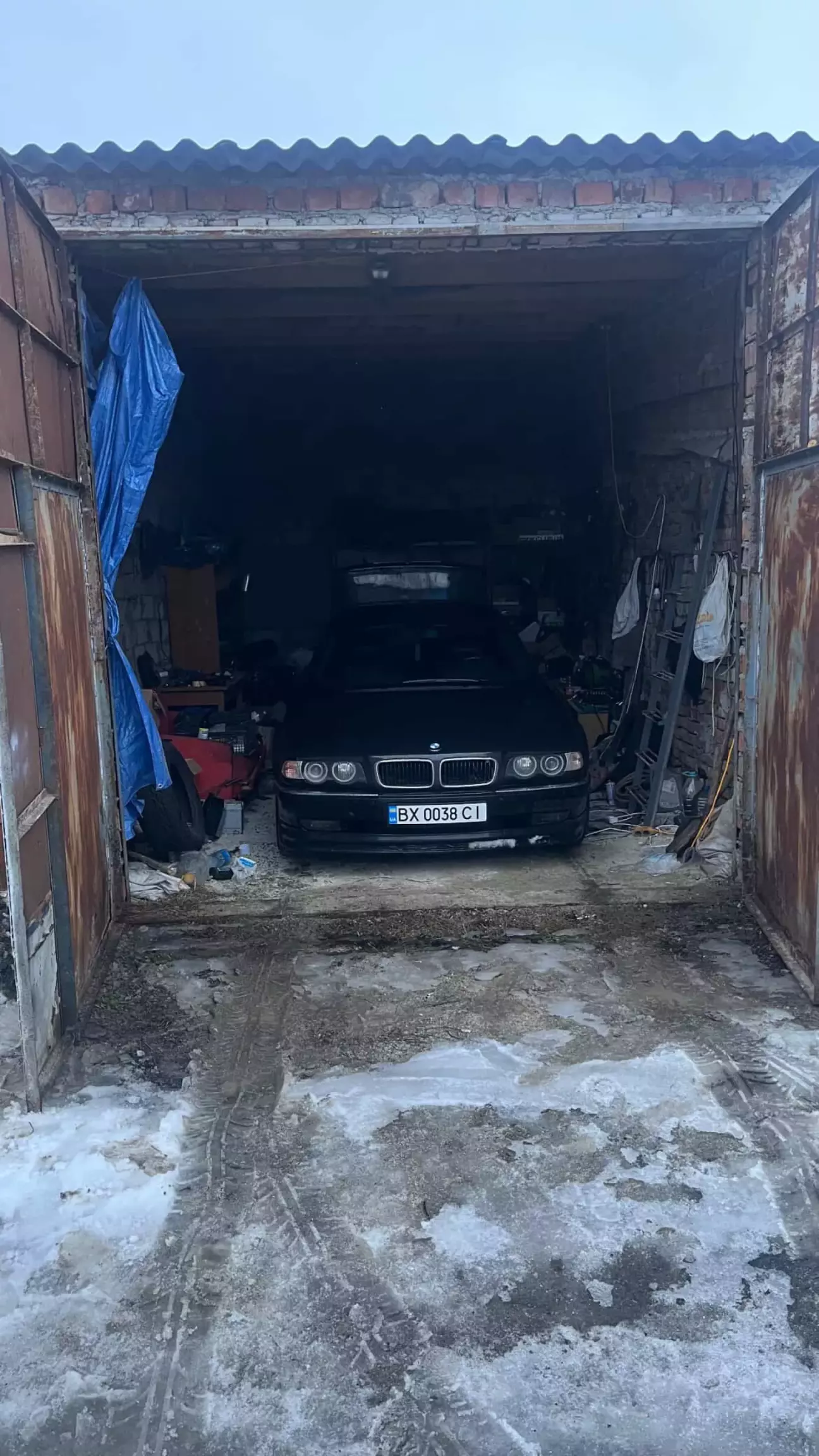Це вже поставив в гараж і чухнув ((