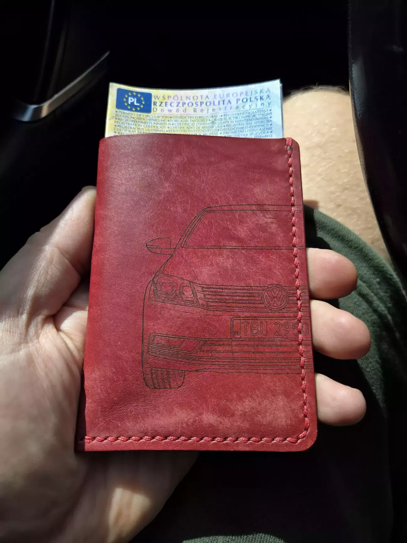 Тех паспорт входить щільно, жодних зайвих міліметрів. Те що треба!