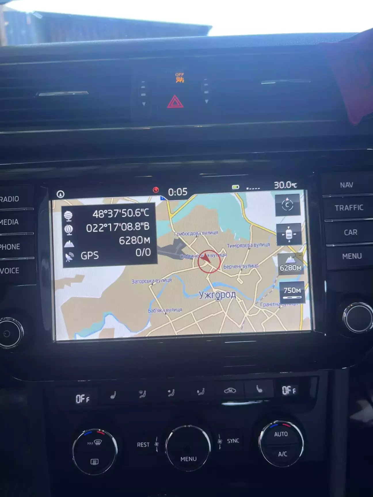 Щодо GPS-антени поставили Китай. Працює чудово, показу в середньому 8з10 спутників