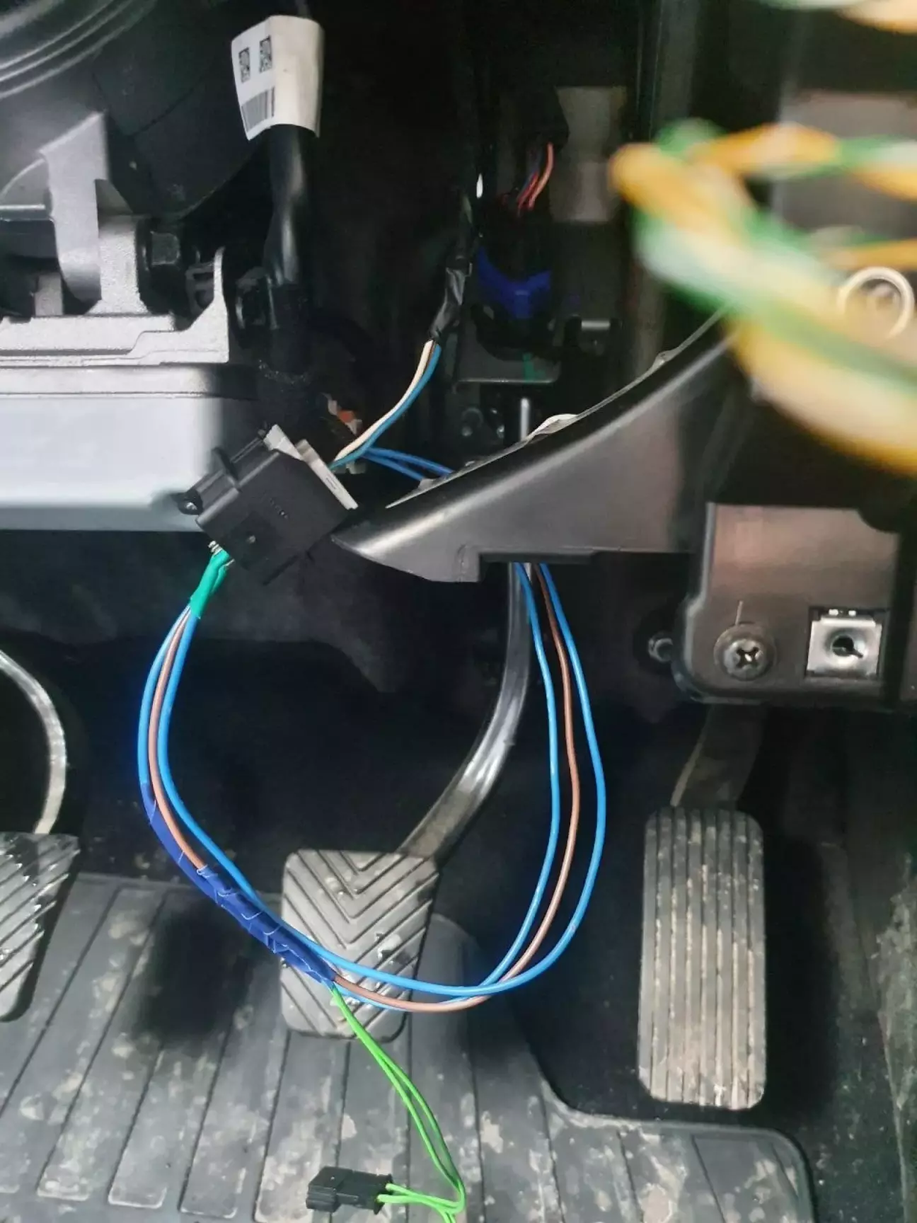 Переднік встановлений у автомобілі