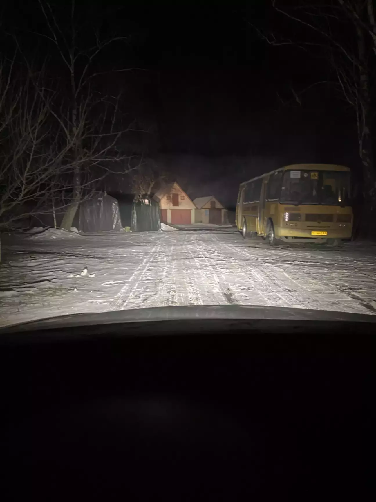 Дальнє світло. В секції дальнього галогенова лампа (LED ламп тоді ще не було)