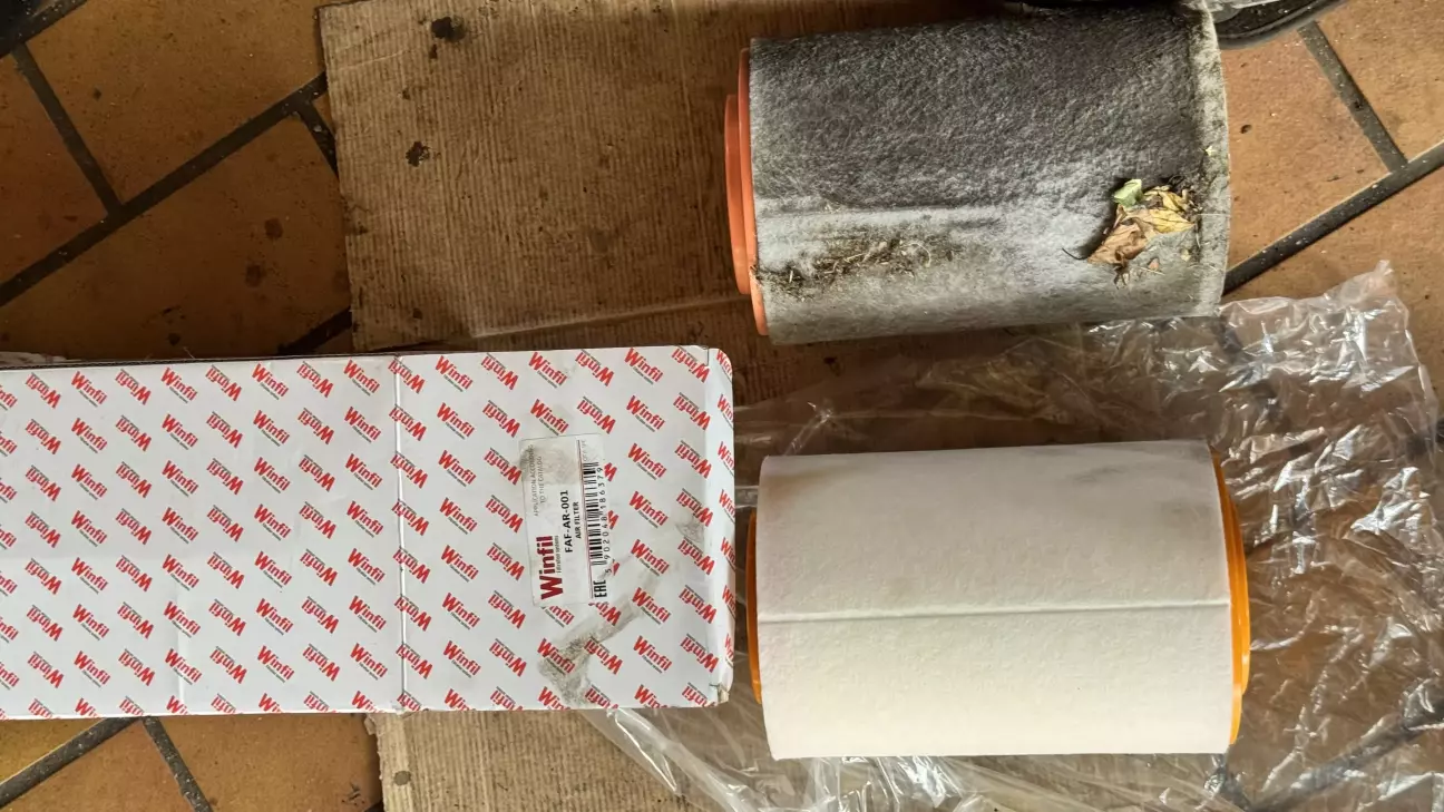 Стан повітряного фільтра 🤮🤦♂️ Бо останні рази коли змінював мастило то повітряний фільтр не міняв. А треба було б 😆