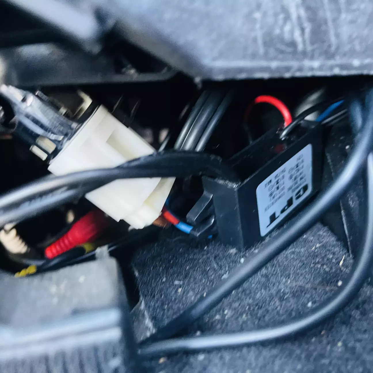 Ще купу проводів і розʼємів USB