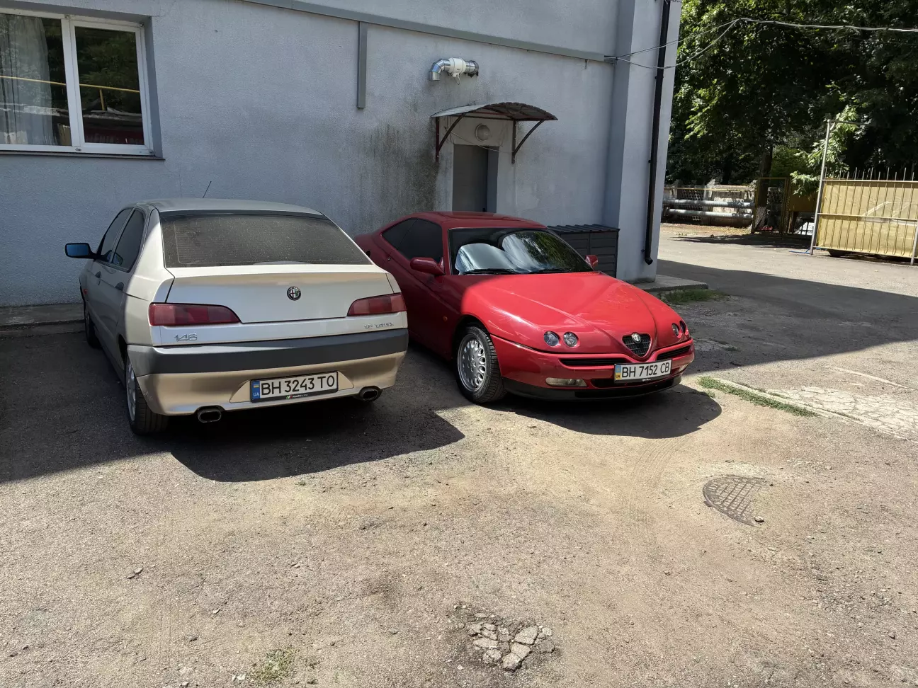 Автомобили одной эпохи и каждый по своему прекрасен.