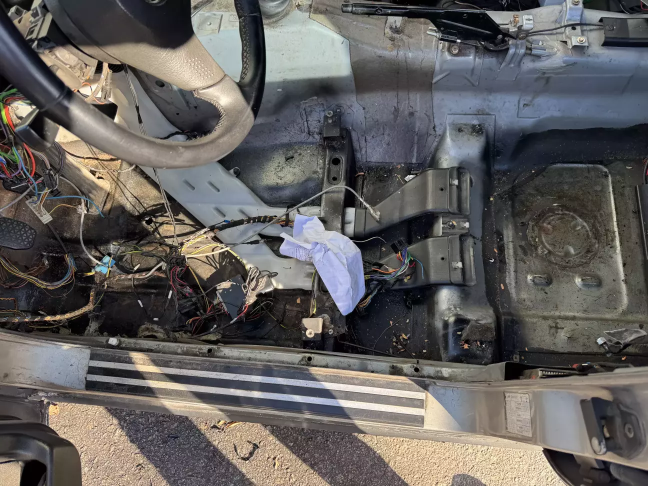 Підняв ковролін, приємно здивований станом кузова